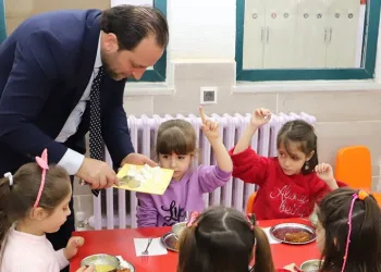 Öğrencilere ücretsiz yemek uygulaması başladı