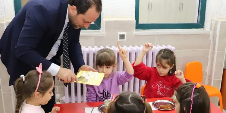 Öğrencilere ücretsiz yemek uygulaması başladı