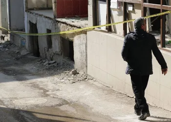 Ağır hasarlı binalara ‘naylon şeritli’ önlem