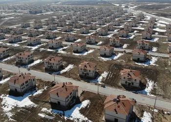 Dedemli’de 600’e yakın depremzede yerleştirildi