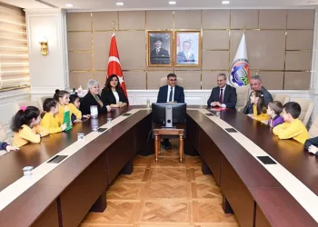 İlkokul öğrencilerinden 16 bin TL bağış