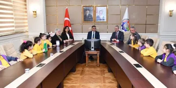 İlkokul öğrencilerinden 16 bin TL bağış