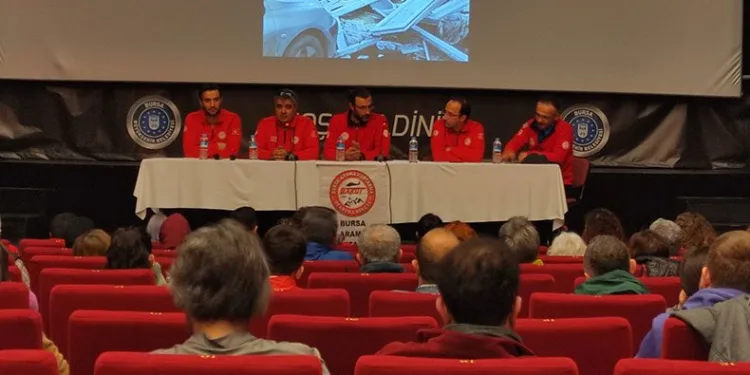 Deprem bölgesinden dönen ekip yaşadıklarını anlattı