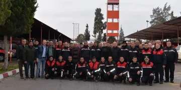 Aydın’da arama kurtarma ekibi çiçeklerle karşılandı