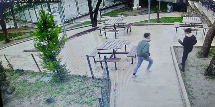 Bursa’da mahalle halkını canından bezdirdiler