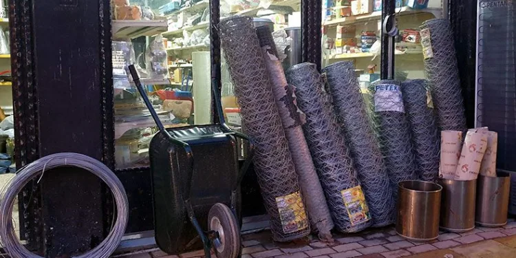 Çaldıkları araçla hırsızlık yaparken yakalandılar