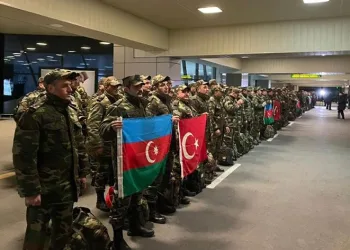 Azerbaycan’dan Türkiye’ye yardım uçağı