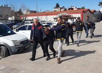 Depremi fırsat bilen hırsızlar suçüstü yakalandı