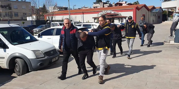 Depremi fırsat bilen hırsızlar suçüstü yakalandı