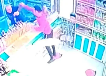 Esnafa çakılı kabus yaşattı