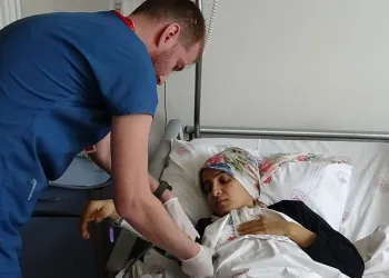 Depremde annesini dinledi, ölümden kurtuldu