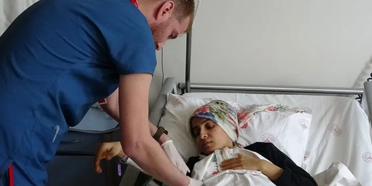 Depremde annesini dinledi, ölümden kurtuldu