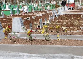 Hatıralar mezarlıklara dizildi