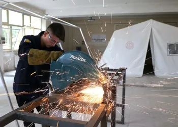 Bursa’da AFAD standartlarında çadır üretiyorlar