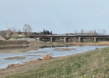 Gönen çayındaki su seviyesi düştü