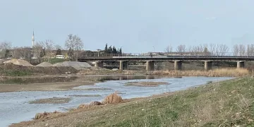 Gönen çayındaki su seviyesi düştü