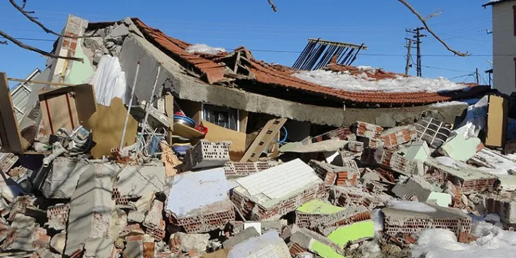İlk depremde kurtuldular ikinci depremde enkaz altında kaldılar