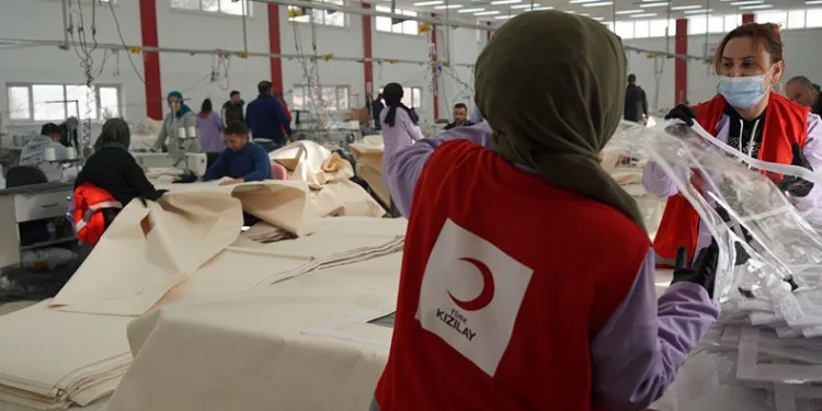 Kızılay’ın AFAD için çadır üretimi sürüyor