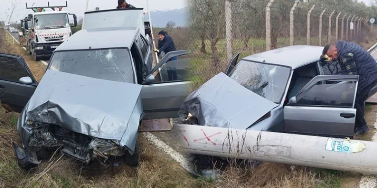 Bursa’da otomobil elektrik direğine çarparak durabildi