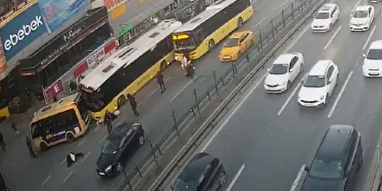Halk otobüsü durağa daldı yaralılar var