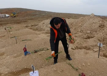 Dağların altında kalarak hayatını kaybettiler