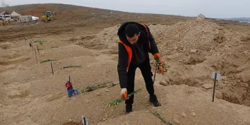 Dağların altında kalarak hayatını kaybettiler