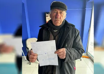 Emekli maaşını depremzedelere bağışladı
