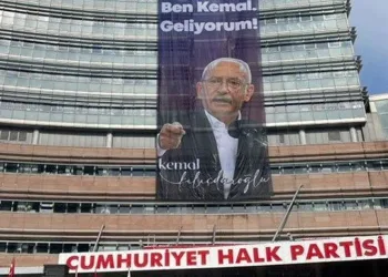 CHP Genel Merkezine yeni afiş