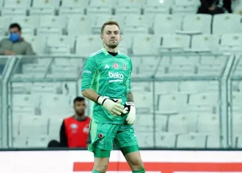 Beşiktaş’ın kalecisi Mert Günok: “Umarım enkazda kalanlar da bir an önce bulunur”