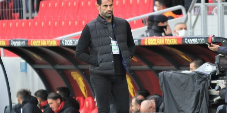Hatayspor Teknik Direktörü Volkan Demirel: “Ben iyiyim. Lütfen binalardan uzak durun”