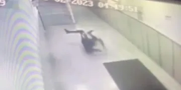 Depremden kaçarken kalça kemiğini kırdı