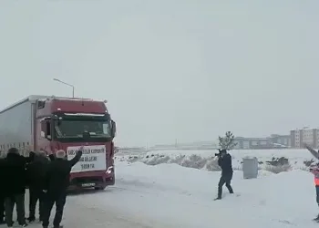 Kars’tan deprem bölgesine yardımlar sürüyor