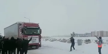 Kars’tan deprem bölgesine yardımlar sürüyor