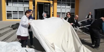 Eskişehir’de liseler afetzedeler için üretiyor