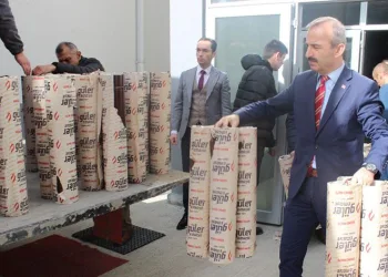 Depremzedeler için soba ve yakacak desteği