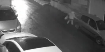 Sokak ortasında çizip yazılar yazdı