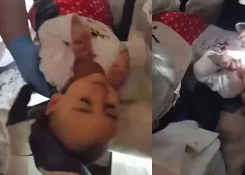 Enkazda ağlayınca fark edilmiş