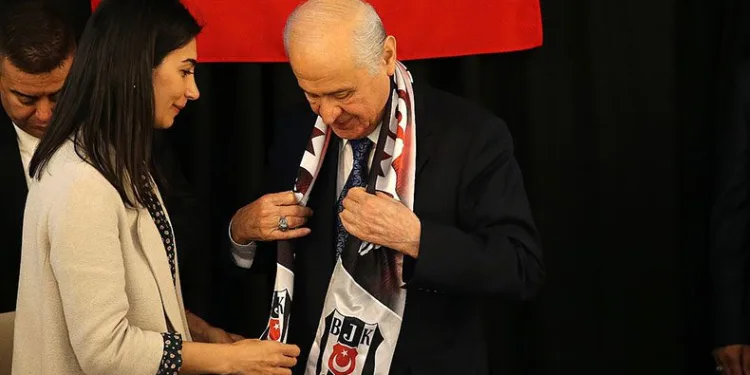 Devlet Bahçeli Beşiktaş üyeliğinden istifa etti