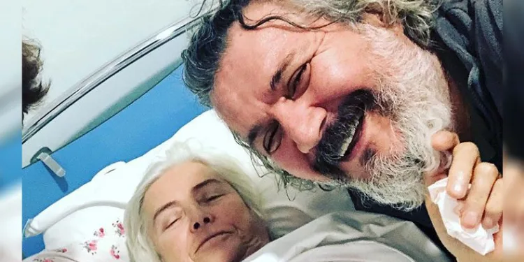 Ünlü yönetmenden annesine son öpücük