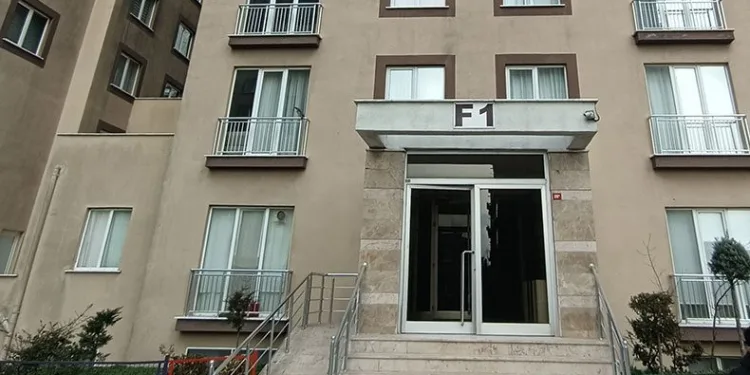 Kıskançlık nedeniyle kocasını göğsünden bıçakladı