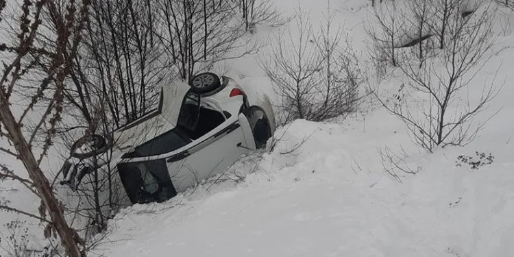 Deprem bölgesinden dönerken kaza yaptılar