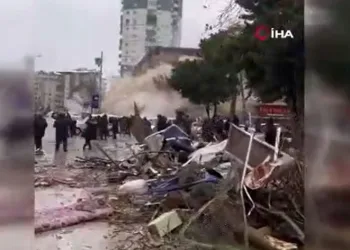 Bina saniyeler içerisinde enkaza dönüştü