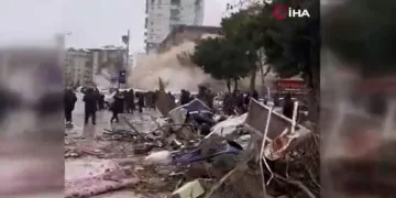 Bina saniyeler içerisinde enkaza dönüştü