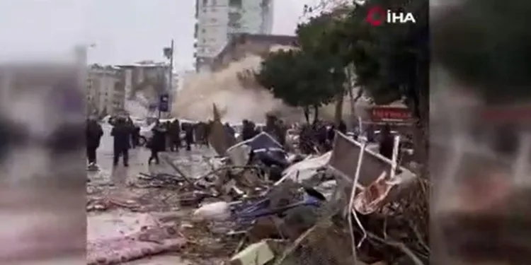 Bina saniyeler içerisinde enkaza dönüştü