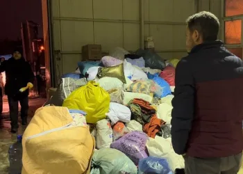 Bursa’da vatandaşlar depremzedeler için yardıma koştu