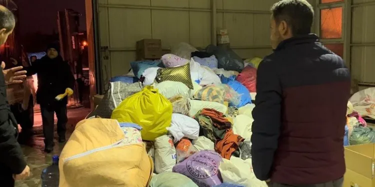 Bursa’da vatandaşlar depremzedeler için yardıma koştu