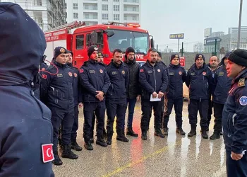 Bursa AFAD ve Büyükşehir İtfaiye Dairesi ekipleri yola çıktı