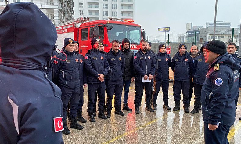 Bursa AFAD ve Büyükşehir İtfaiye Dairesi ekipleri yola çıktı