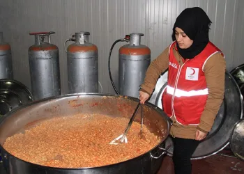Malatya’da depremzedelere sıcak yemek