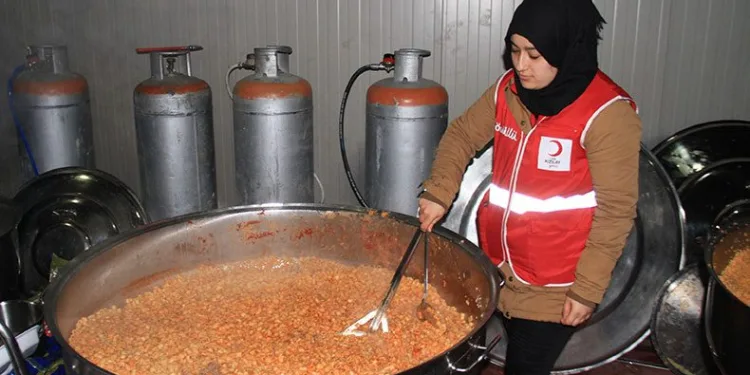 Malatya’da depremzedelere sıcak yemek